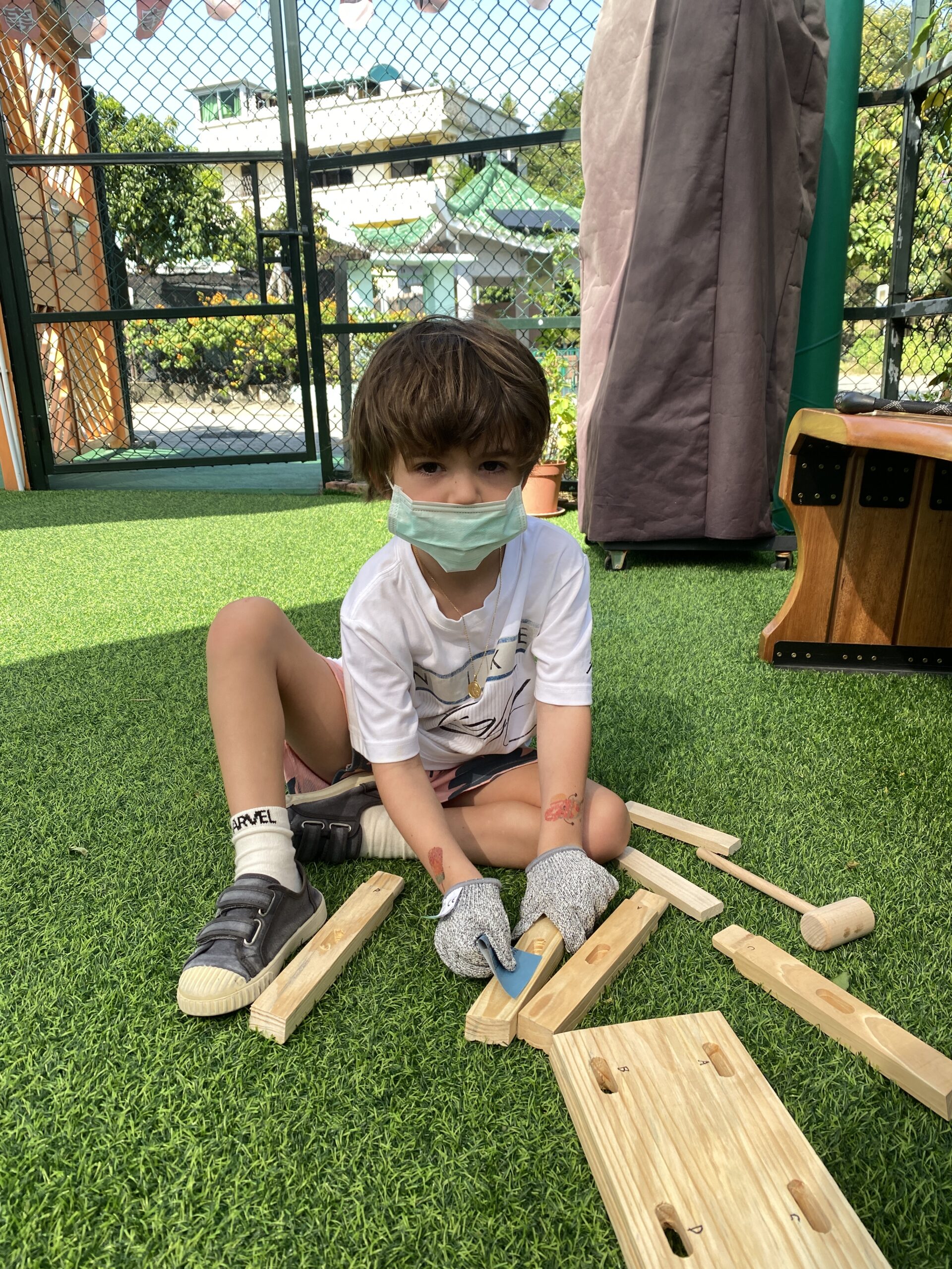 安裝椅面與椅腳